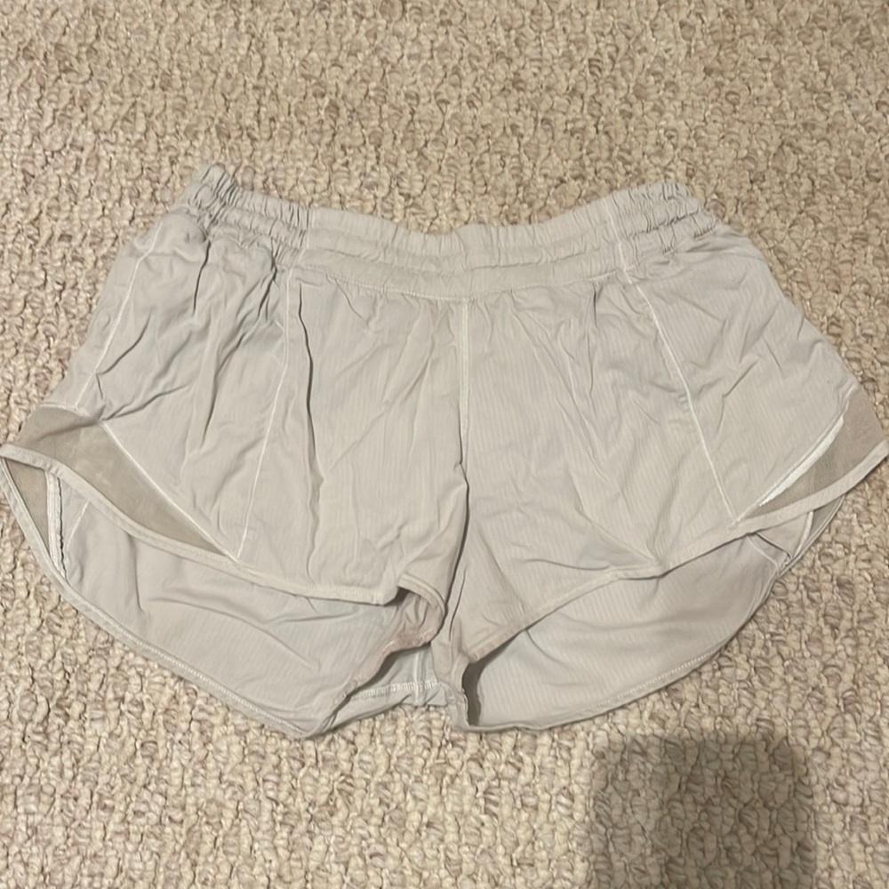White lululemon hotty hot short 2.5’